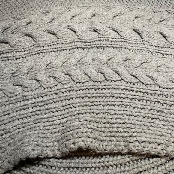 Oversized Grey Chunky Knit - Picture 4 of 6